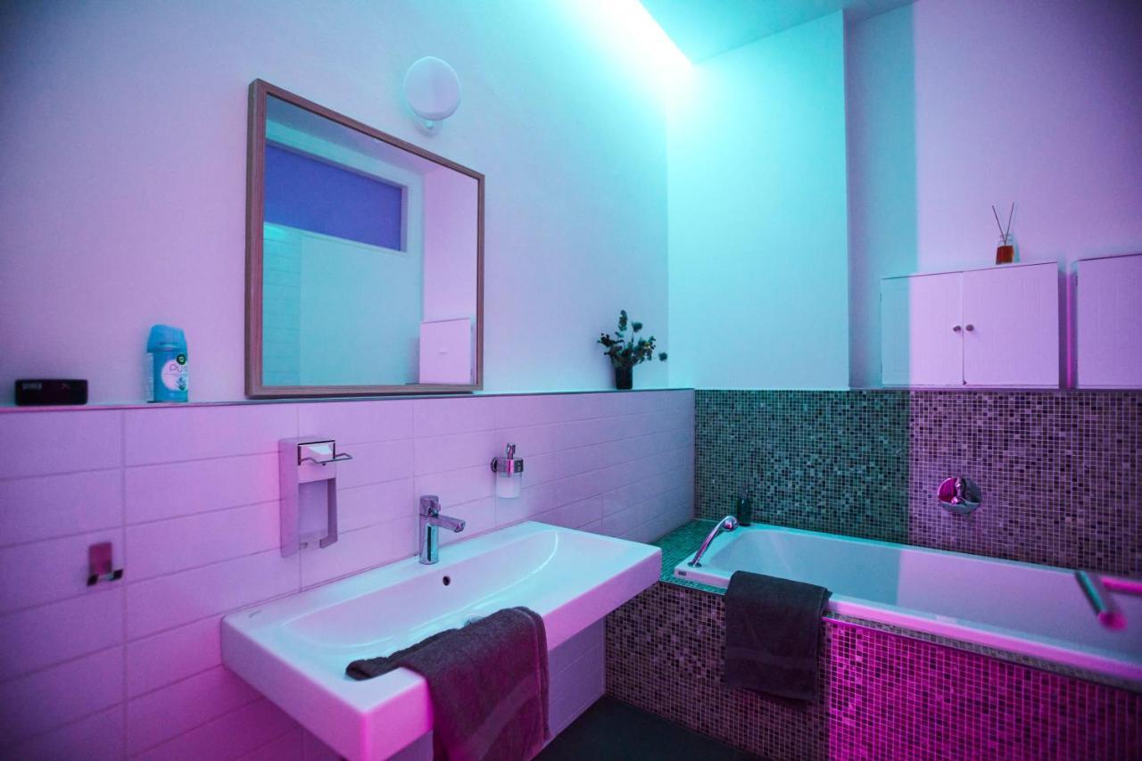 ברלין Huge Apartment With Home Cinema And Kitchen In Friedrichshain מראה חיצוני תמונה